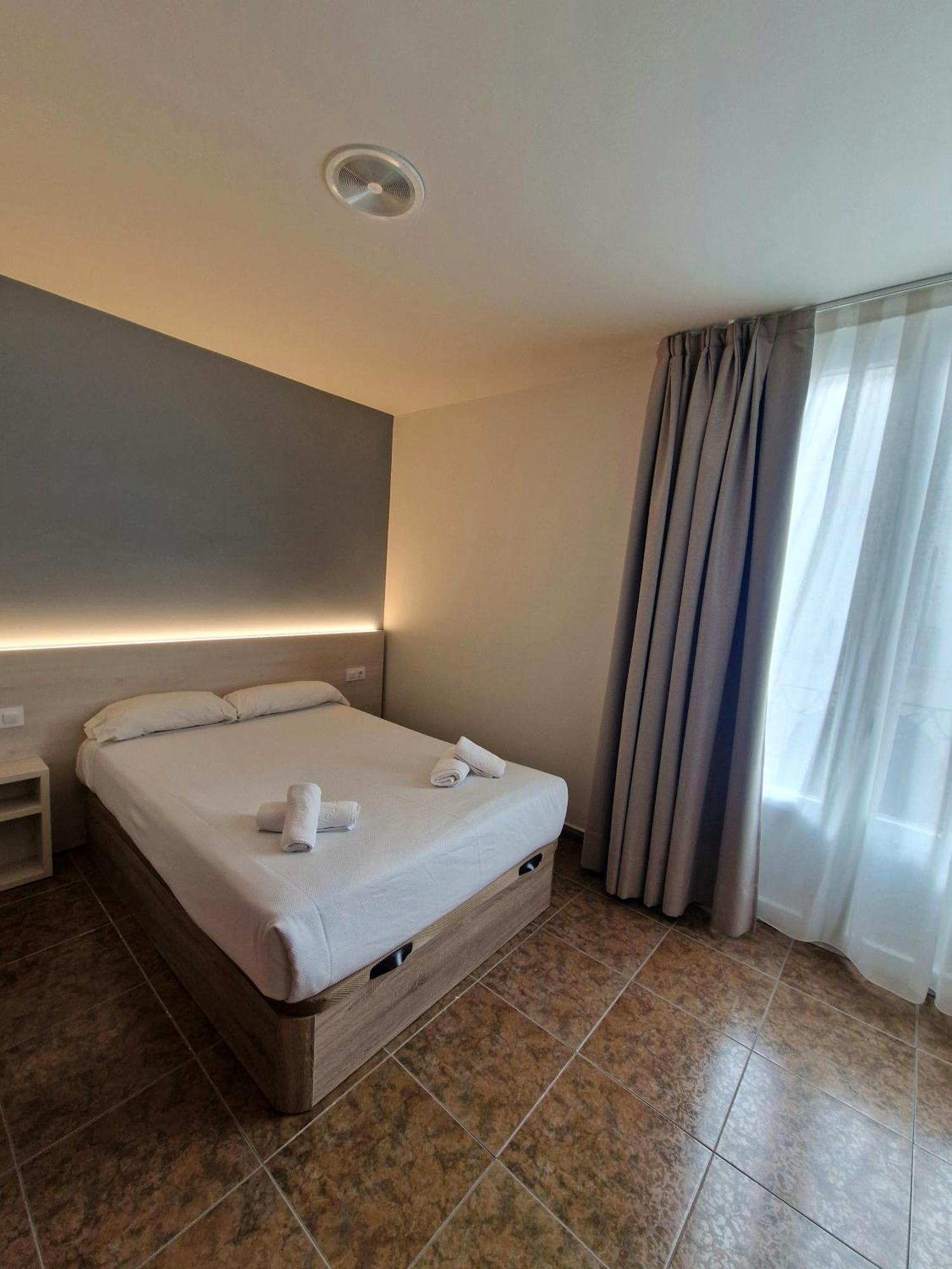 הואסקה Hostal Rugaca מראה חיצוני תמונה