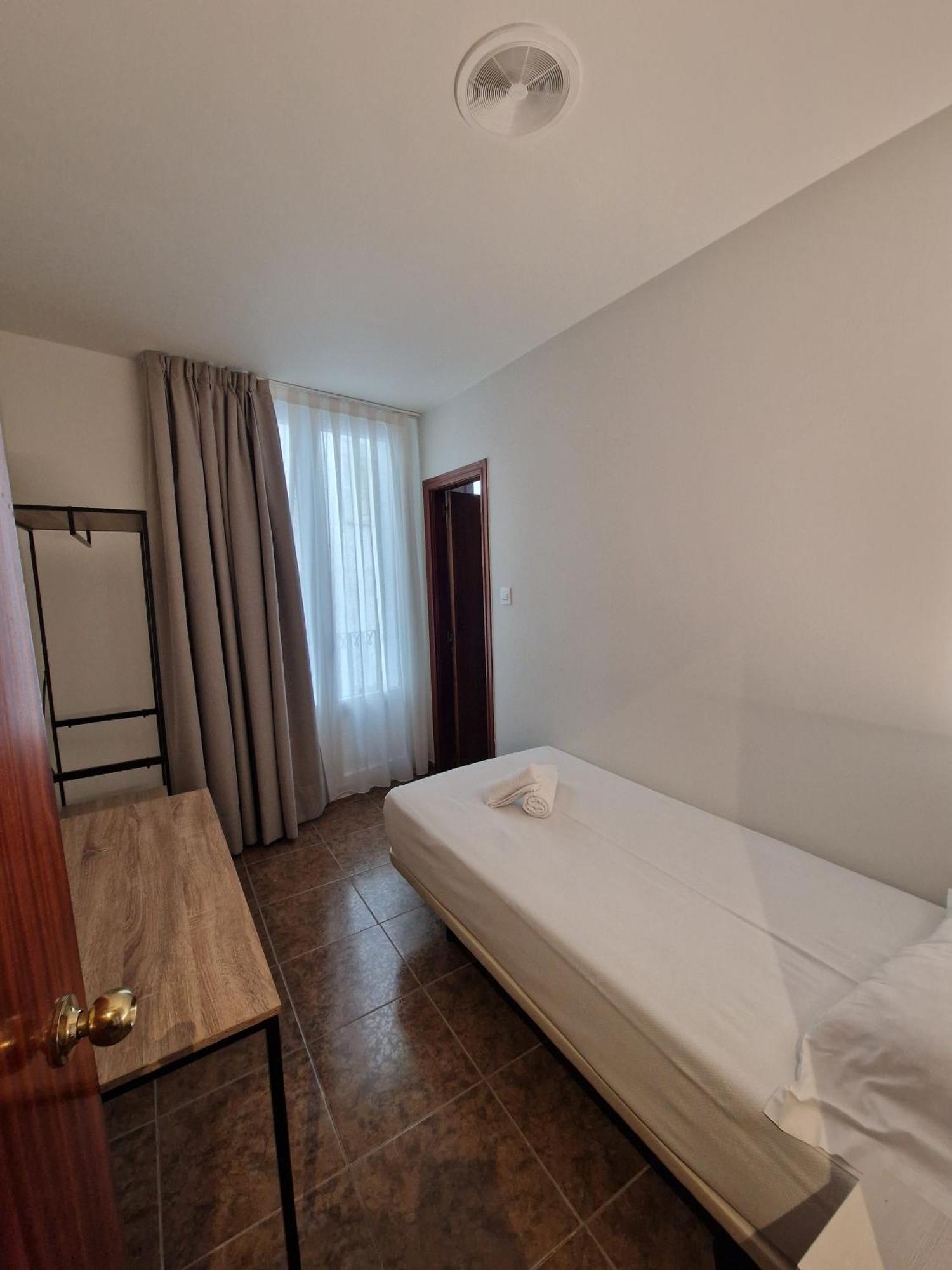 הואסקה Hostal Rugaca מראה חיצוני תמונה