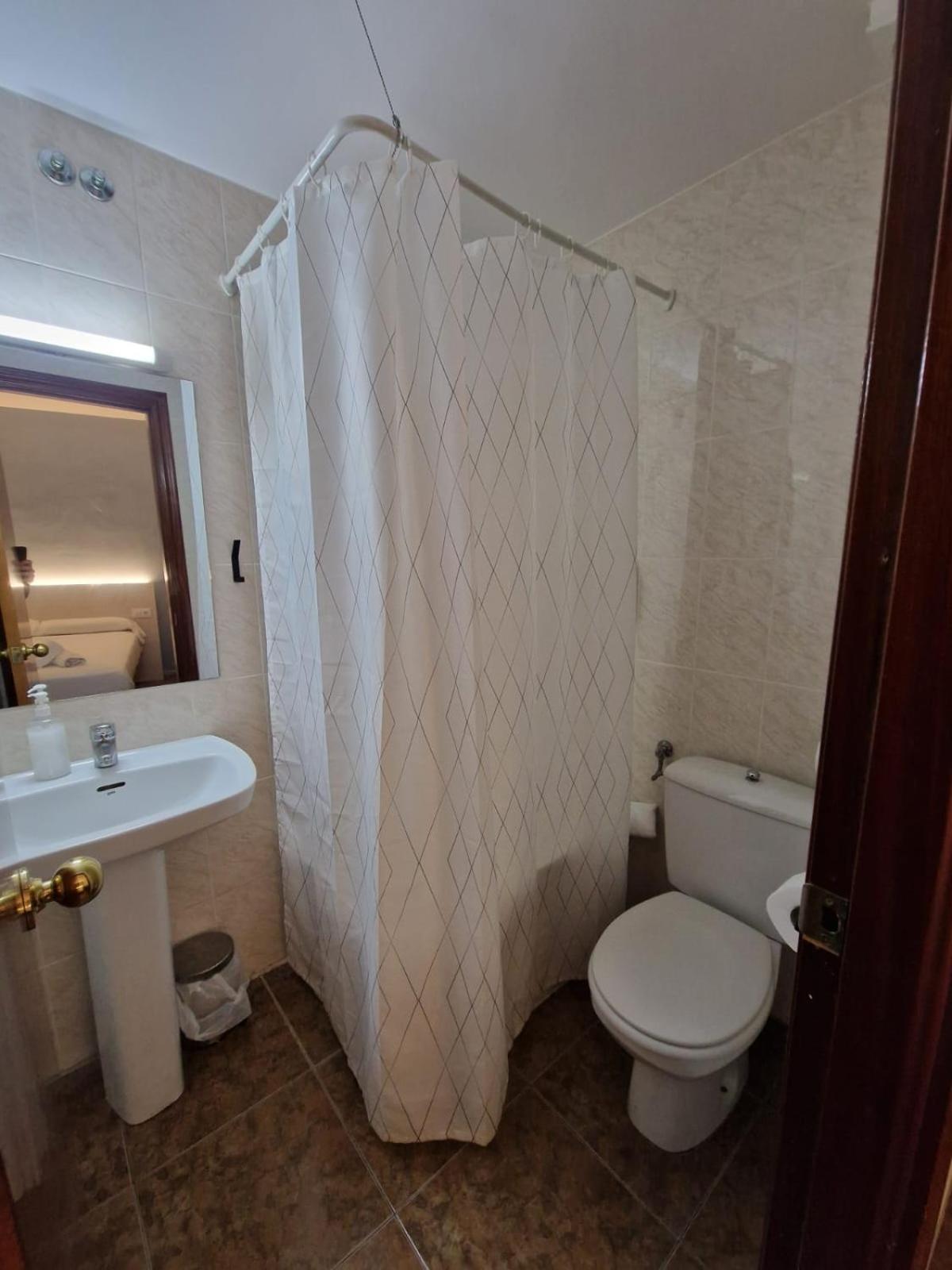 הואסקה Hostal Rugaca מראה חיצוני תמונה
