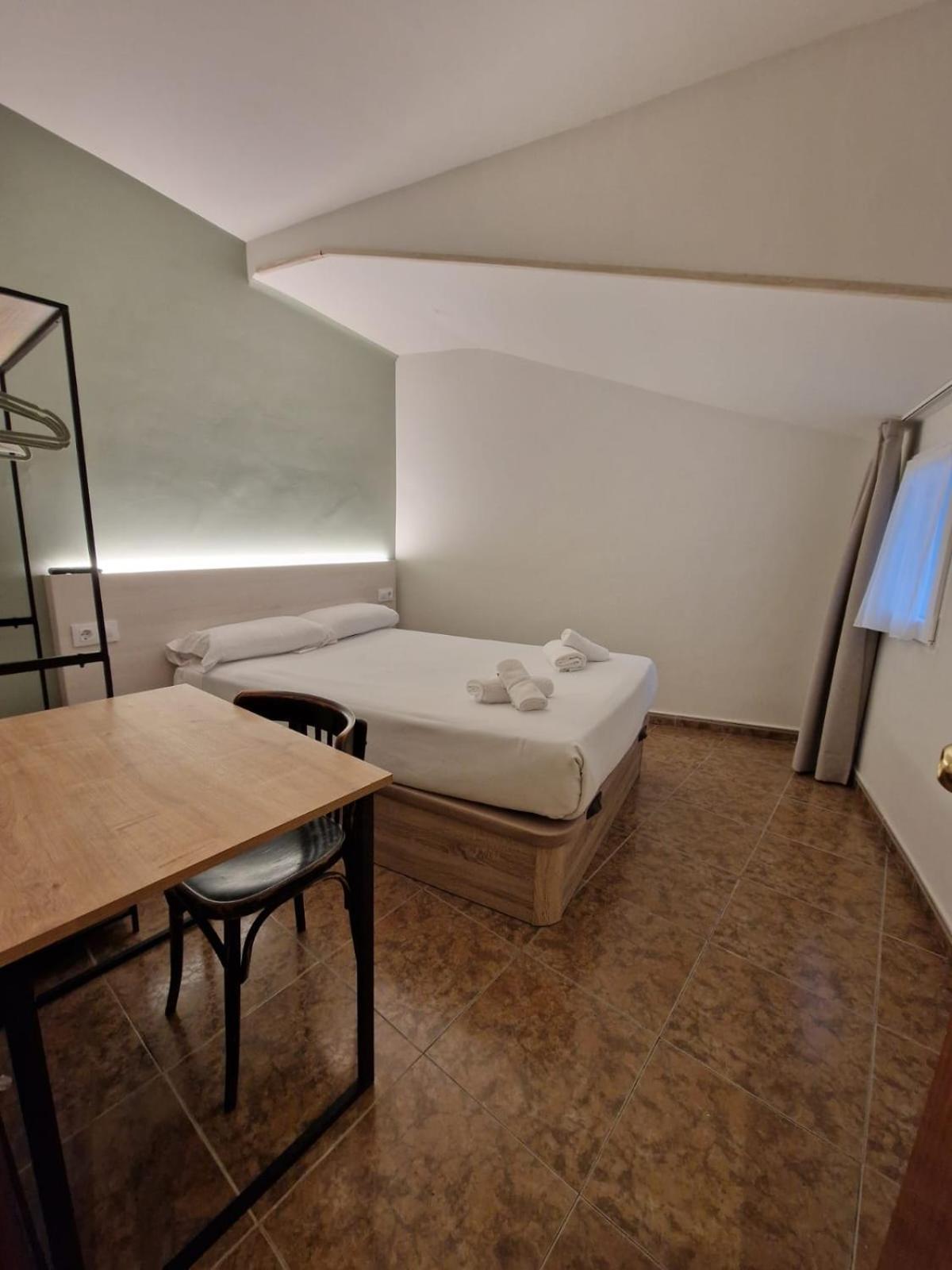 הואסקה Hostal Rugaca מראה חיצוני תמונה