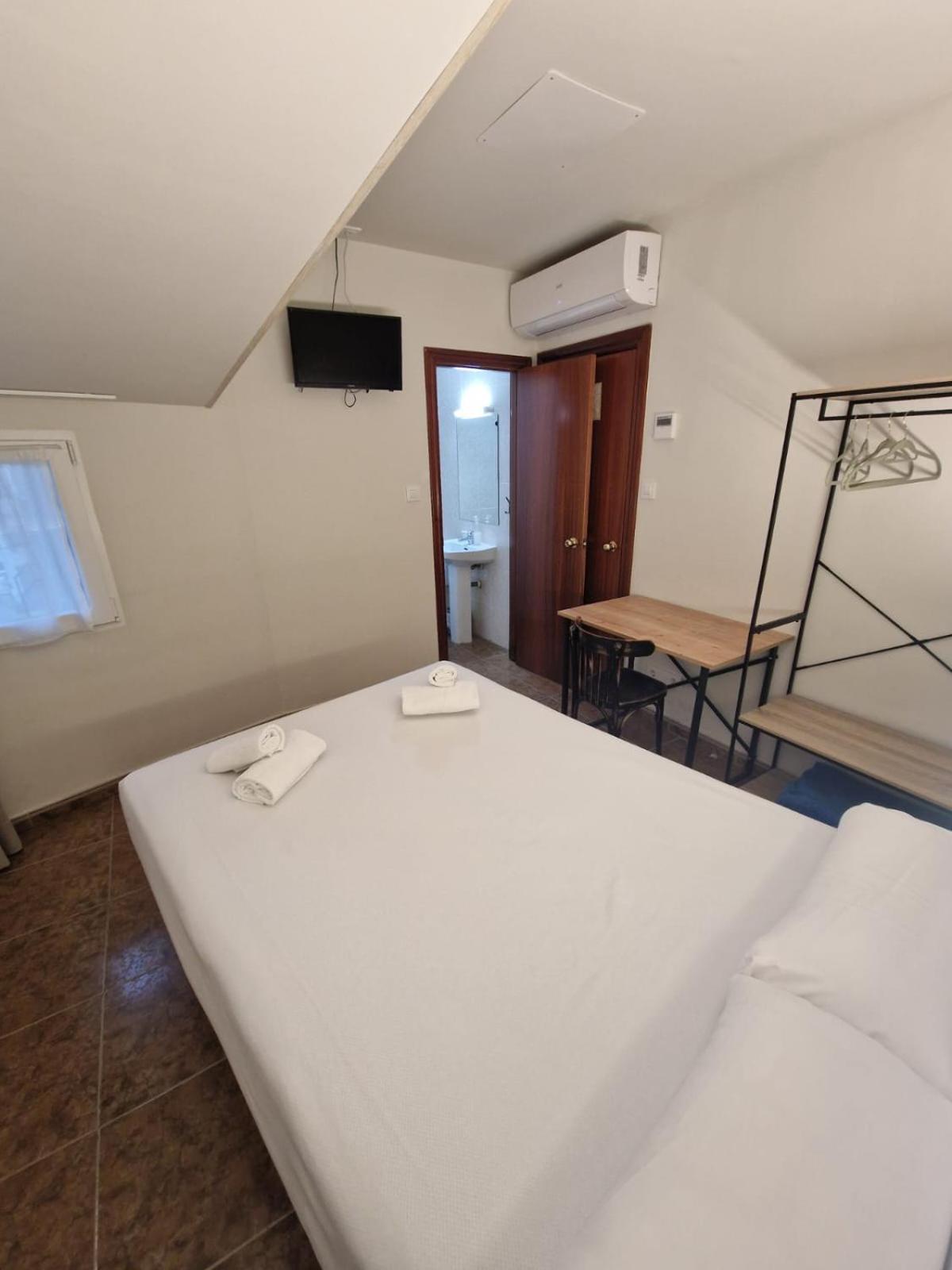 הואסקה Hostal Rugaca מראה חיצוני תמונה