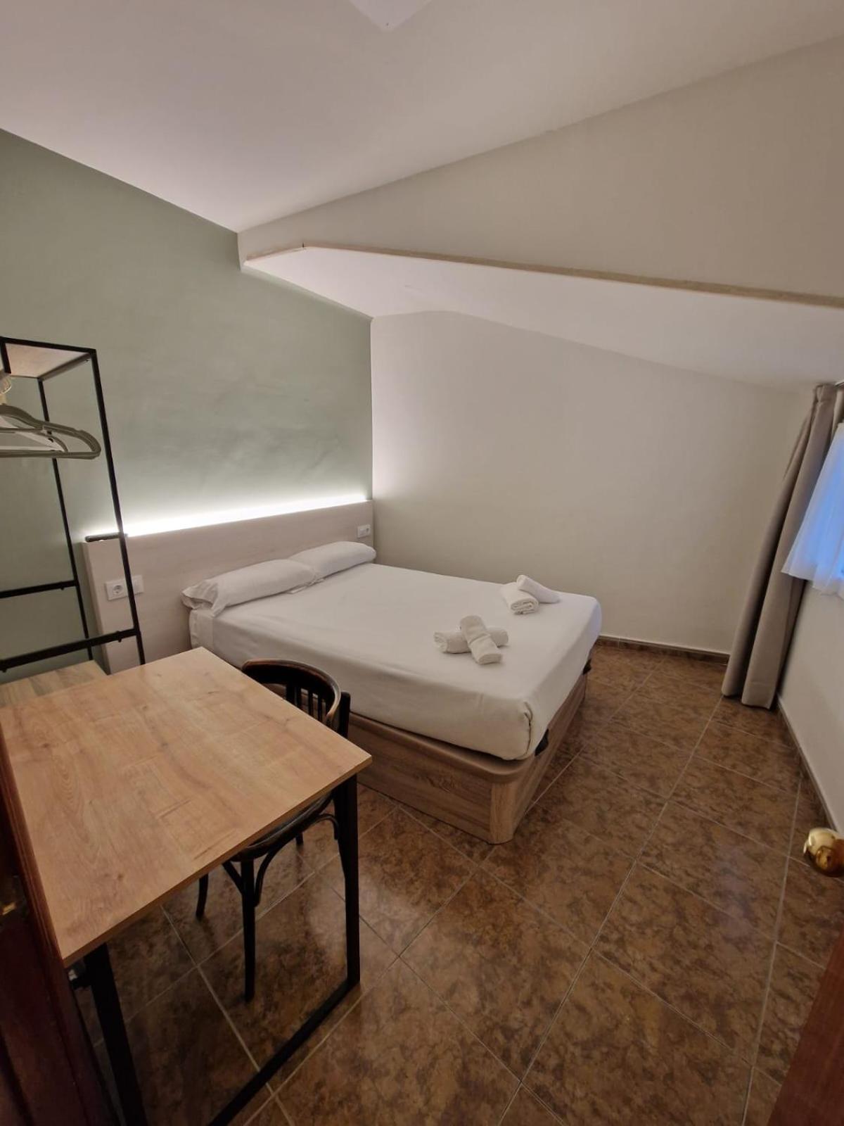 הואסקה Hostal Rugaca מראה חיצוני תמונה
